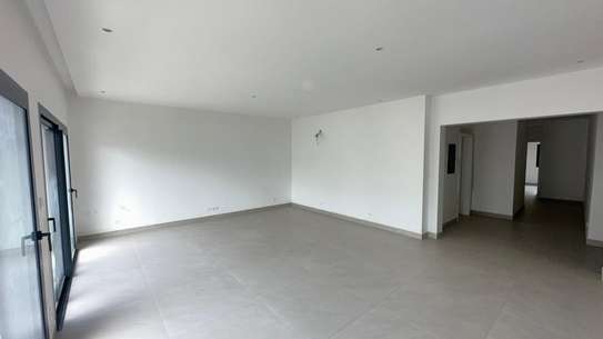 appartement 3 chambres salon aux Almadies image 2