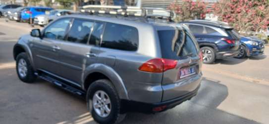 Mitsubshi pajero image 8