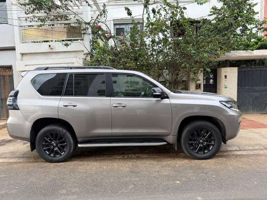 Toyota prado Vx année 2023 image 9
