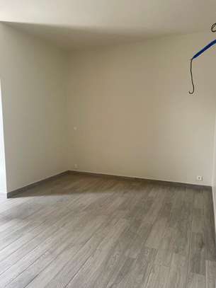Appartement très spacieux à louer au point E image 7