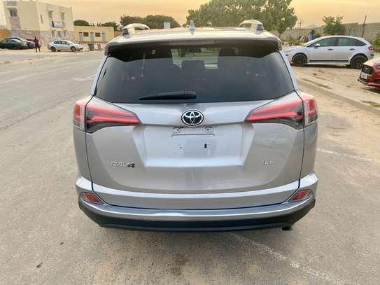 Toyota Rav 4 2017 image 2