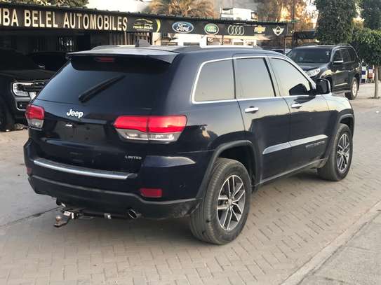 Jeep Grand Cherokee image 6