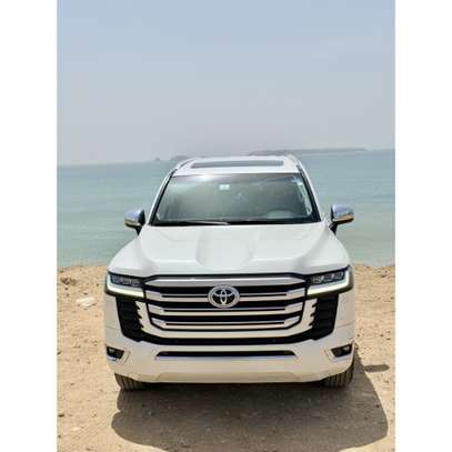 Toyota Land Cruiser LC 300 image 2