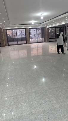 A loué un grand show toum de700m2 image 8