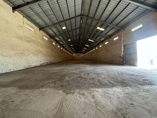 A LOUER Hangar 2800m2 image 2