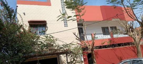 Villa  R+1 à louer à  Thies Mbour image 2