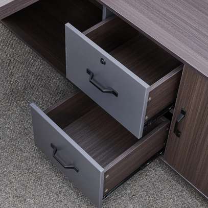 Bureau moderne gris anthracite grand format avec rangement image 7