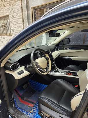 Lynk & Co 01 SUV hybride Bleu métallisé image 4