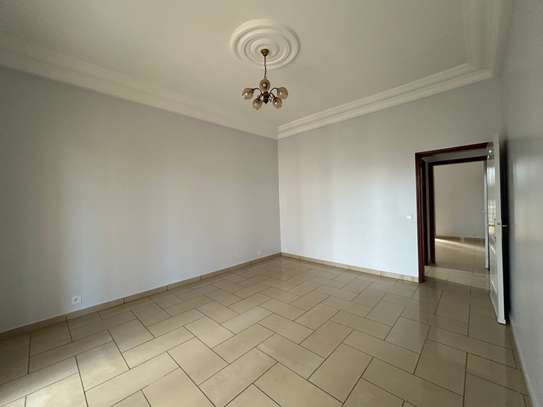 Grande villa aux Almadies pour habitation ou bureaux image 13