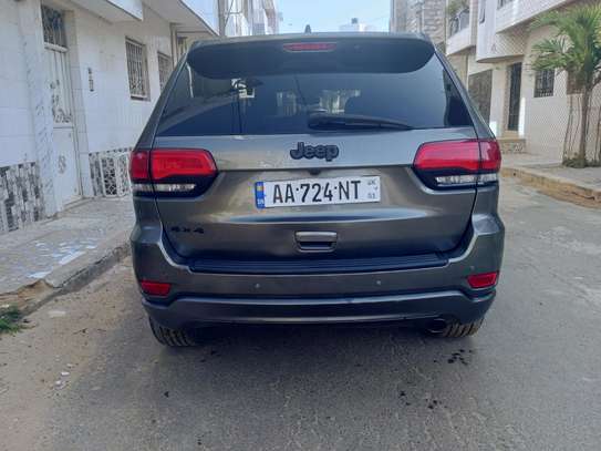 Jeep grand Cherokee image 8