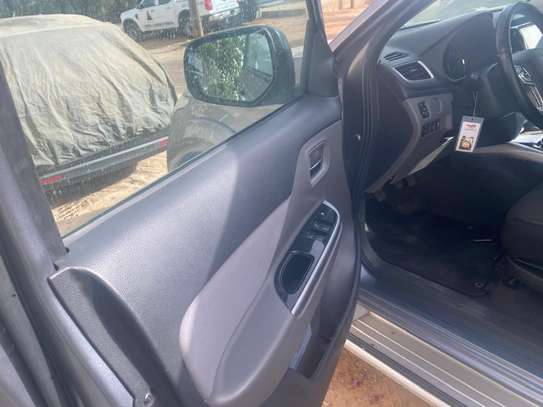 Mitsubishi L200 image 4