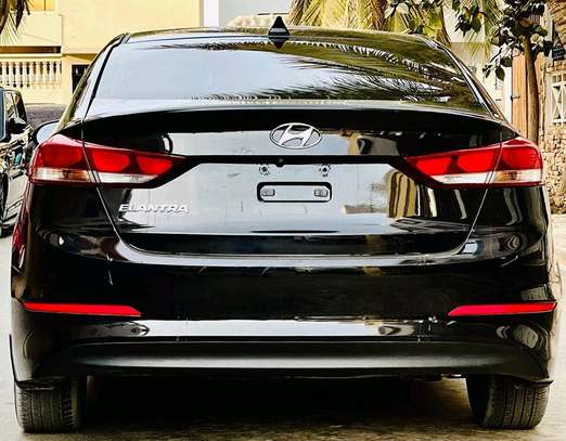 Hyundai Elantra 2017 image 4