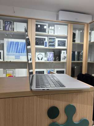 MacBook Air 2024 13 Pouces - M3 | 8GB RAM | 256 image 4
