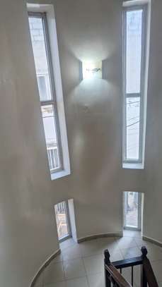 Villa R+1 à louer à Sipres 2 image 11