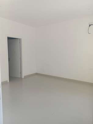 Des F4  neufs à louer au point de 173 m² image 6