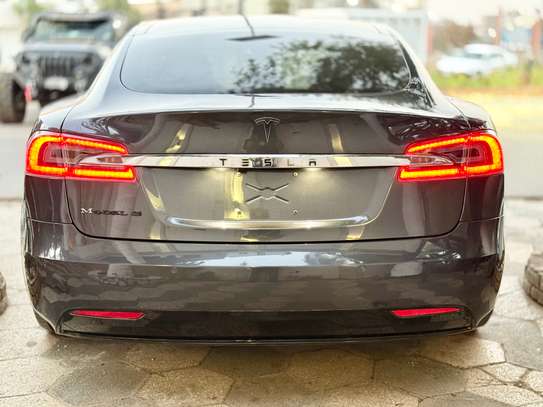 Tesla model s image 5