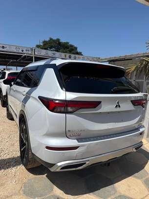 Mitsubishi Outlander image 6