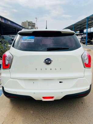 Ssangyong tivoli 2017 image 3
