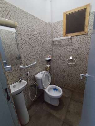 Studio T2 meublé à louer à Khar Yalla Grand Yoff image 8
