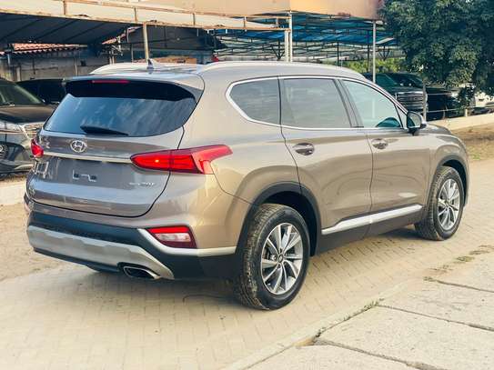 HYUNDAI SANTA FE 2019 image 6