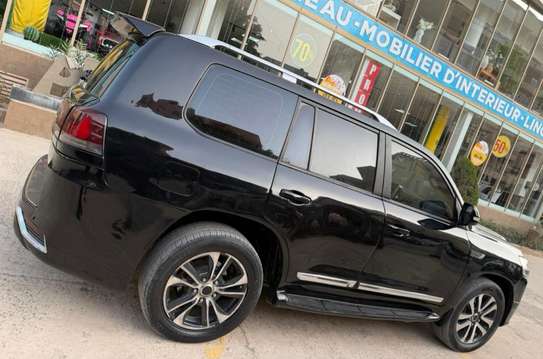 Toyota land cruiser image 8