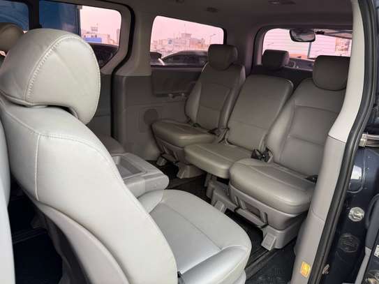 Hyundai  Grand Starex 12 places image 6