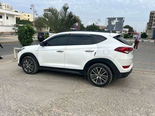 Hyundai Tucson diesel image 8