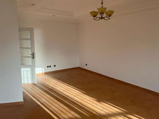 Appartement f4 à louer au mamelles image 3