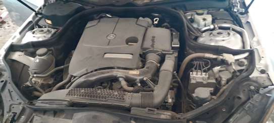 MERCEDES E 200 image 2