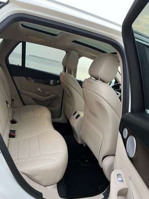 Mercedes glc 300 image 7