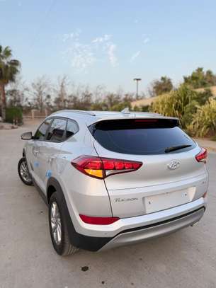 Hyundai tucson image 6