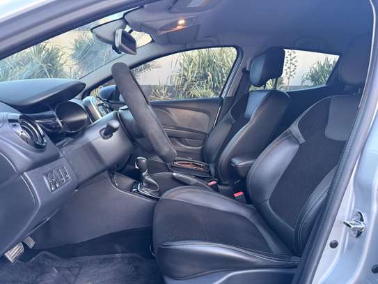 Renault clio image 2