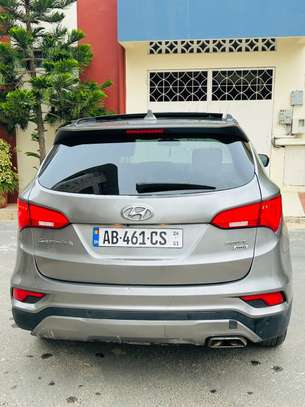 Hyundai Santafe 2018 full option image 5