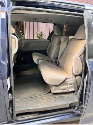 Toyota Sienna LE 2020 (8 places) image 6