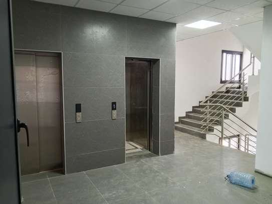 LOCATION IMMEUBLE COMMERCIAL R+11 KEUR GORGUI image 4