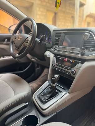 Hyundai Elantra image 4