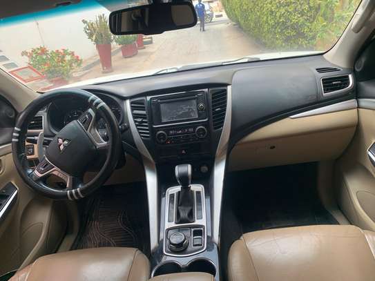 Mitsubishi pajero 2016 image 3