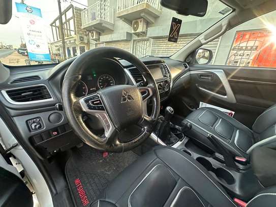 Mitsubishi Pagero Sport 2018 image 3