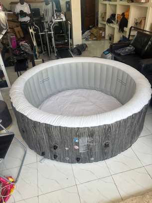 Jacuzzi Piscine image 1