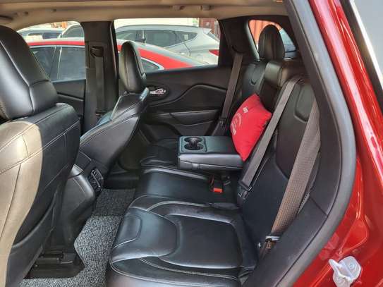 Jeep Cherokee image 3