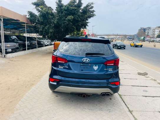 HYUNDAI SANTA FE 2017 image 1