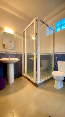 Appartement 2 Chambres (Point E) image 8