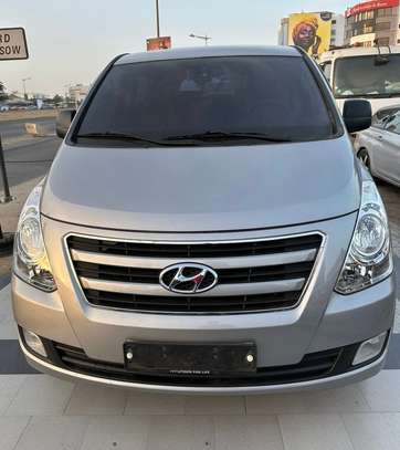 Hyundai Starex 12 places Deluxe image 3