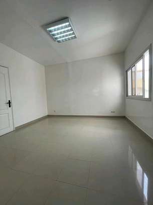 Plateau de bureaux au Point E image 12