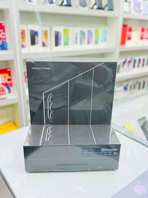 Samsung Galaxy Z TriFold image 2