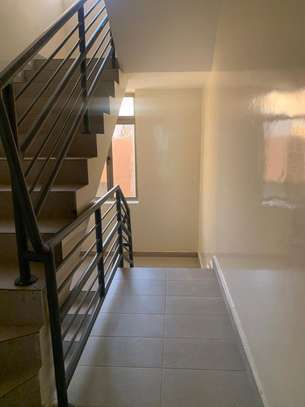 Appartement F4 a Yoff Onomo image 3