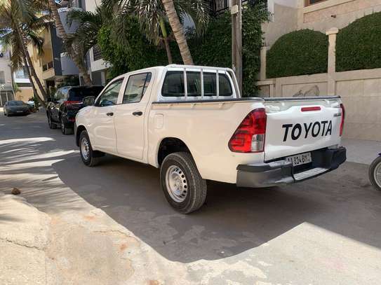 Toyota Hilux image 6