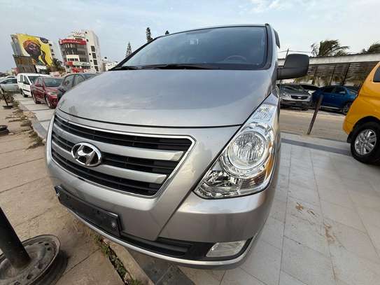 Hyundai Grand Starex 12 places Deluxe image 6