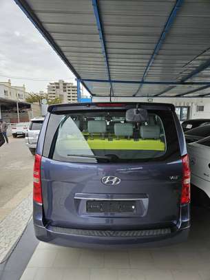 Hyundai Starex 15 places image 4