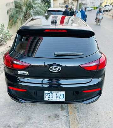 Hyundai accent image 3